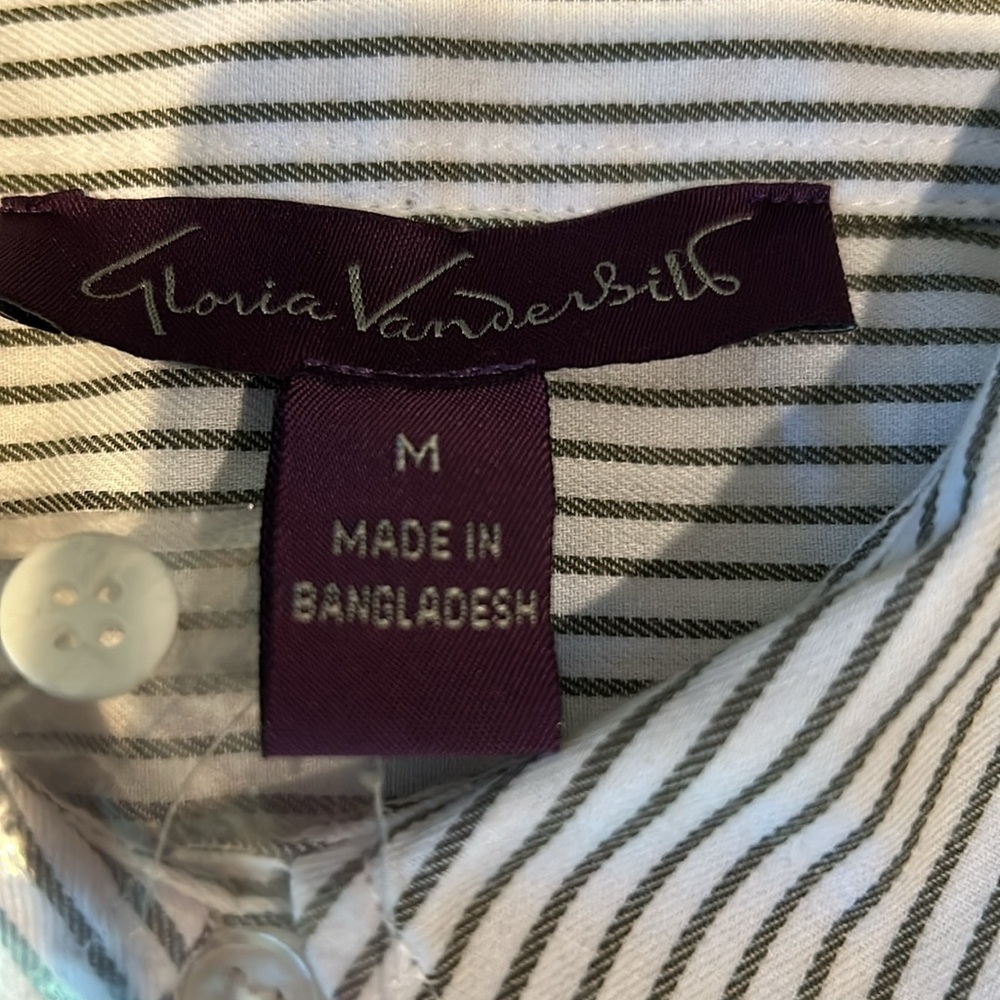 Gloria Vanderbilt NWTs Amanda Striped Shirt non-iron 60% Cotton 40% Polyester - Picture 4 of 8